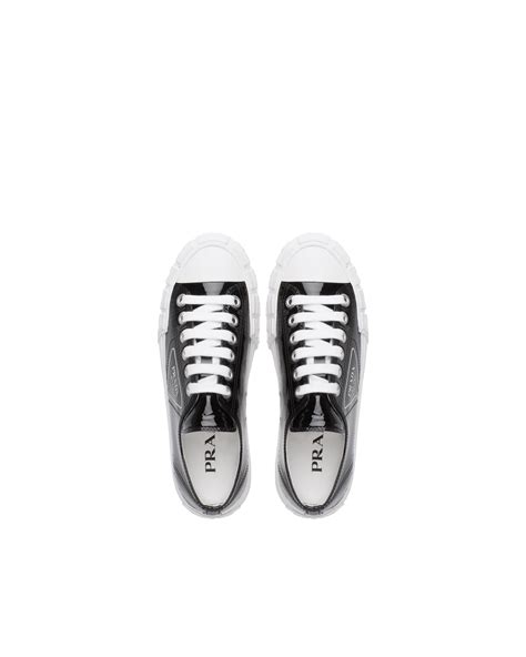 Wheel patent leather sneakers with vulcanized rubber sole 